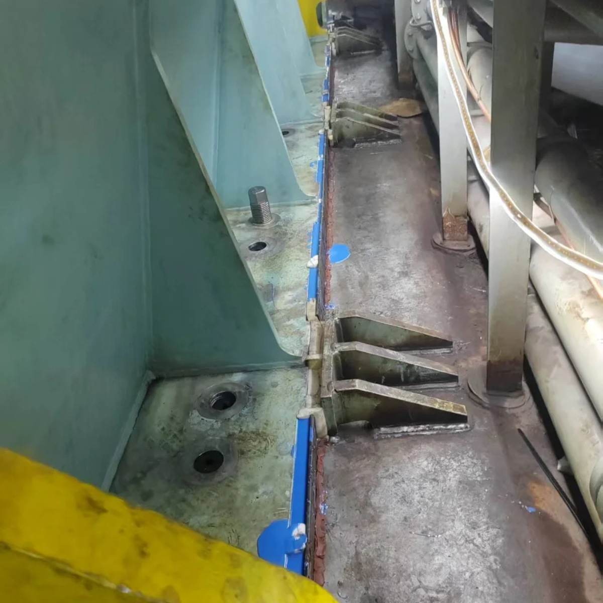 PolyPad Super-Chock Marine Epoxy Chocking Compound - Image 3